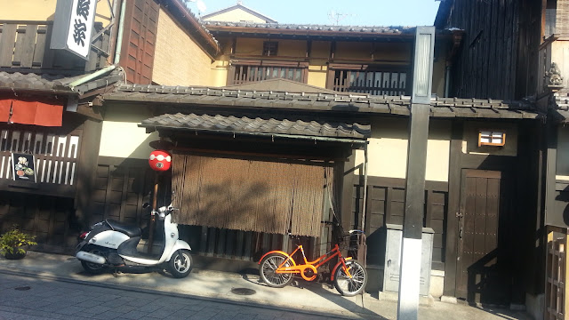 Аромат старовини в кварталі Гион. Kyoto.