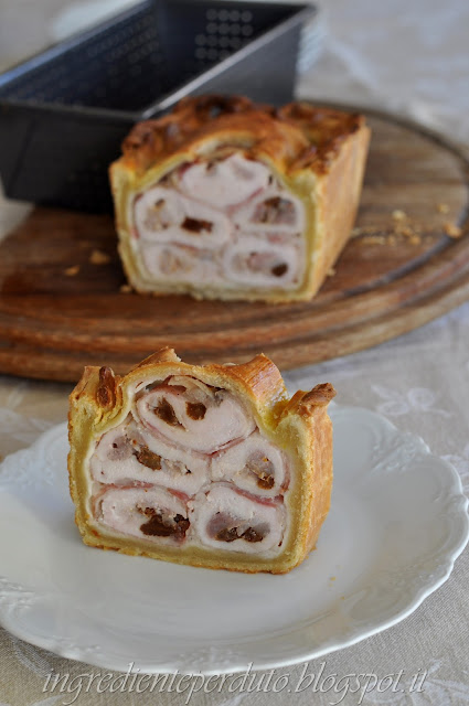 terrina in crosta di pollo, maiale e uvetta macerata nel vincotto.