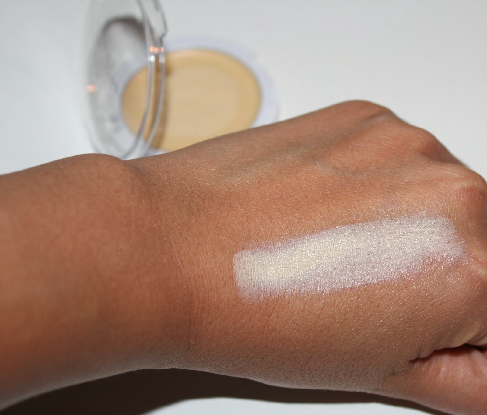 Concealers E.l.f Essentials Cover Everything Concealer in Corrective Yellow Review