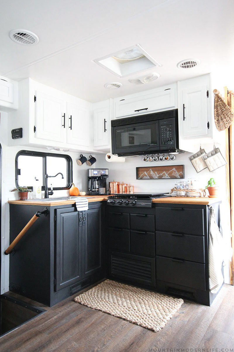 The Mountain Modern Life RV (300 Sq Ft) [ TINY HOUSE TOWN ]