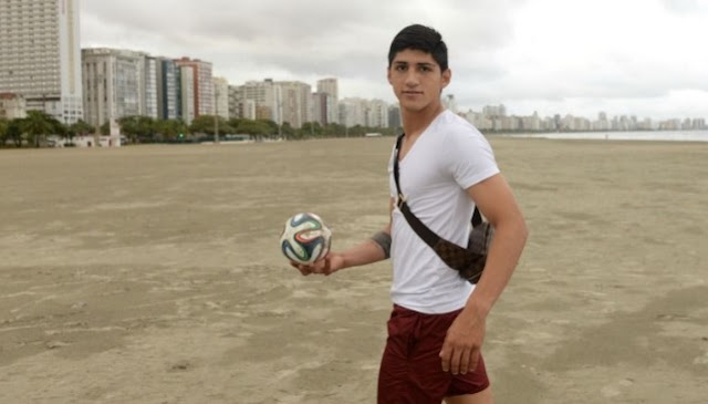 Alan pulido, pelota para jugar Deportes