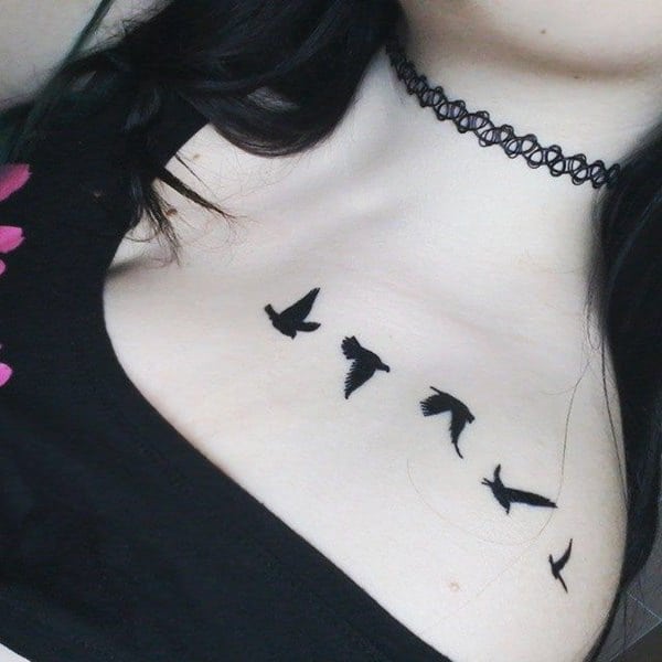 Tatuagens femininas na clavícula Tatuagens femininas na clavícula