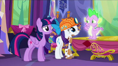 Twilight and Rarity talk to glowing!Spike
