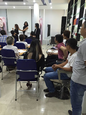 THẦY TRÒ LỚP AB THAM DỰ HỘI THẢO MÀU NHUỘM WELLA TẠI HÀ NỘI