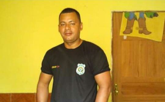 Agente Penitenciário é preso ao tentar entregar celulares a presidiários no Acre Agente Penitenciário é preso ao tentar entregar celulares a presidiários no Acre