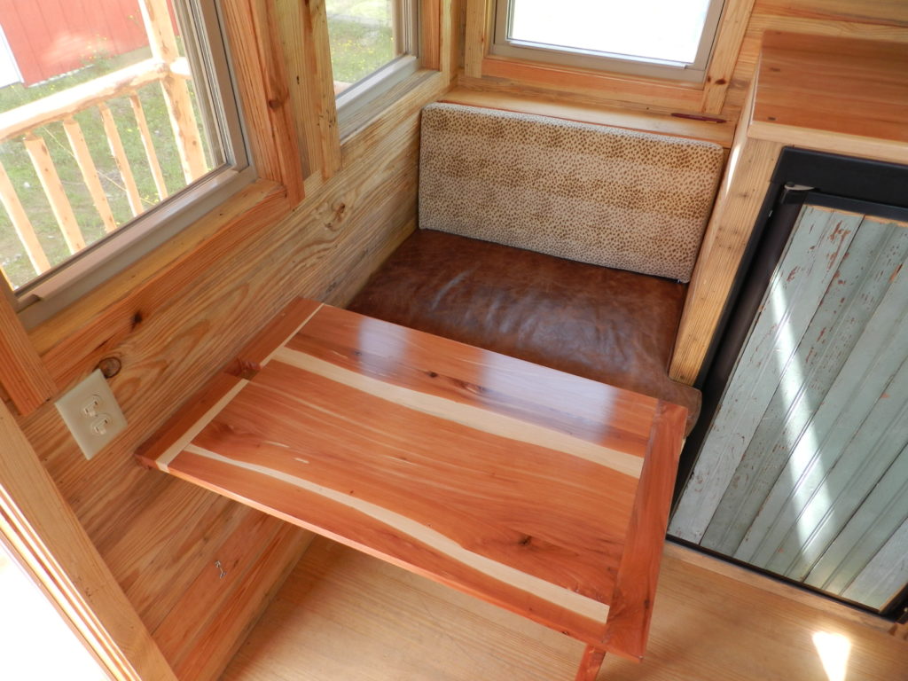 TINY HOUSE TOWN Mississippi Tiny House (204 Sq Ft)