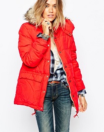 http://www.asos.com/es/Chaqueta-acolchada-corta-con-capucha-de-pelo-sint%c3%a9tico-de-Denim-Supply-By-Ralph-Lauren/cu1ga/?iid=5613597&cid=2641&Rf989=6410&Rf900=1459&sh=0&pge=0&pgesize=36&sort=-1&clr=Red&totalstyles=5&gridsize=3&mporgp=L0RlbmltLVN1cHBseS1ieS1SYWxwaC1MYXVyZW4vRGVuaW0tU3VwcGx5LUJ5LVJhbHBoLUxhdXJlbi1TaG9ydC1QYWRkZWQtSmFja2V0LVdpdGgtRmF1eC1GdXItSG9vZC9Qcm9kLw..