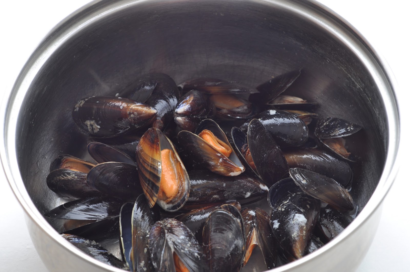 Simple Food Garlic and Oregano Stuffed Mussels