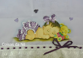 pintura em fralda menina com calcinha de babados na cor uva