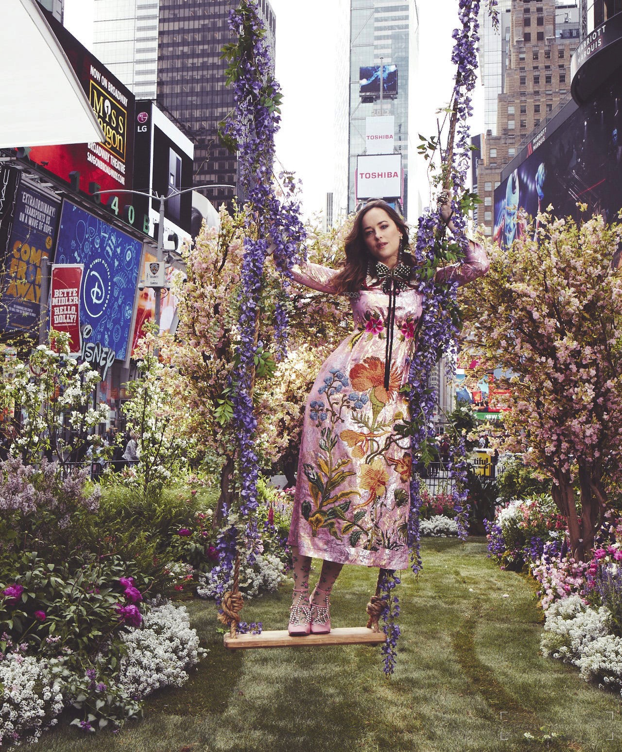 gucci bloom dakota johnson