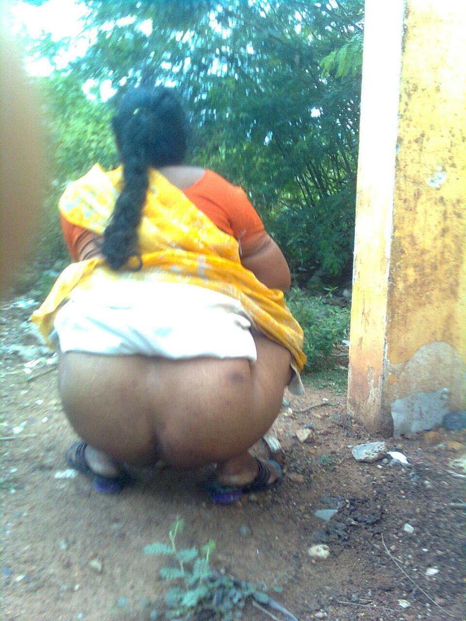 Desi bhabhi pooping