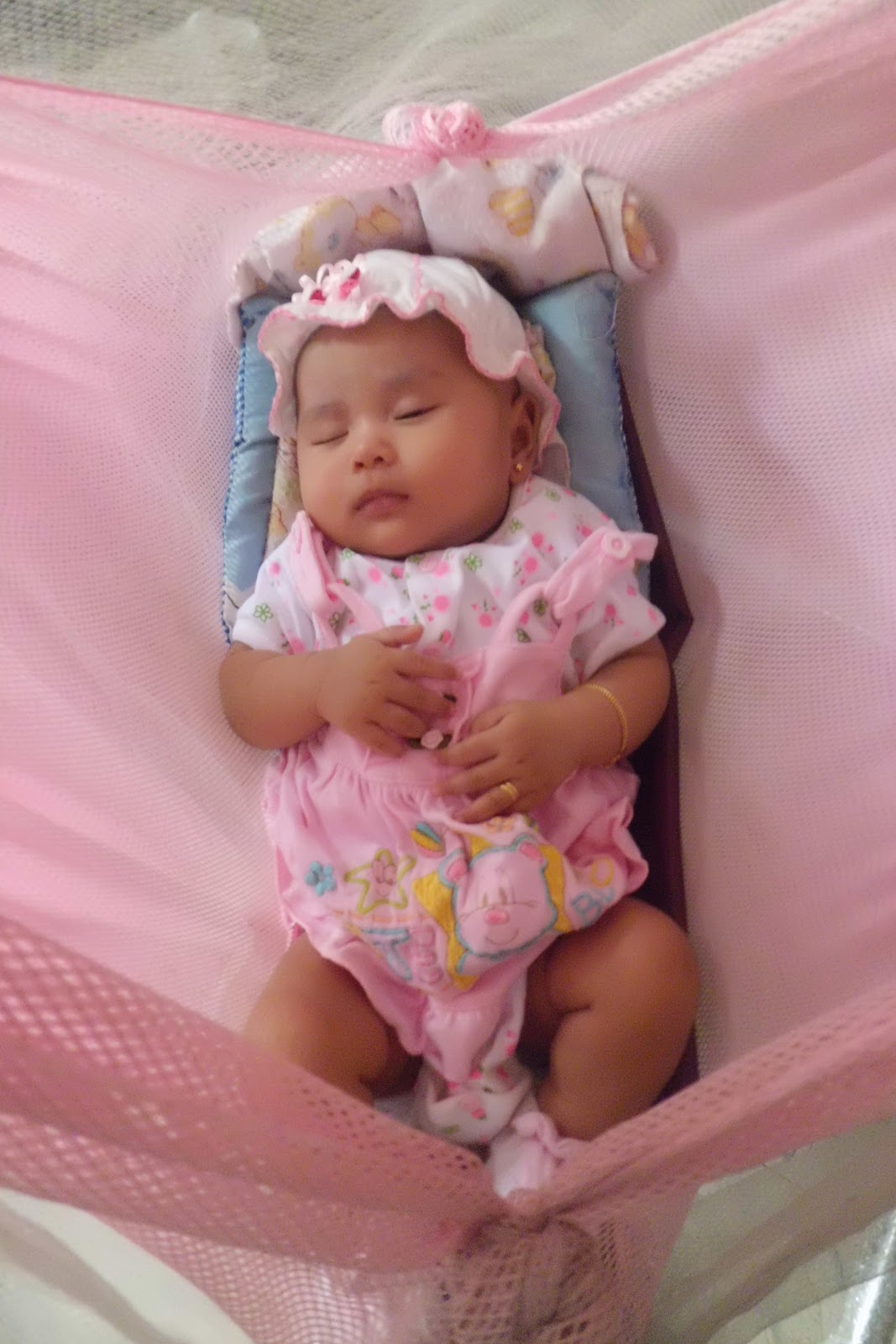 Aida Yunizar: Tumbuh Kembang bayi dari 0 - 12 bulan