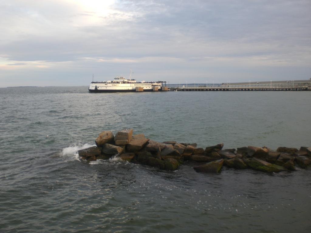 BLACK HOLE REVIEWS JAWS filming locations, part 3 North and East