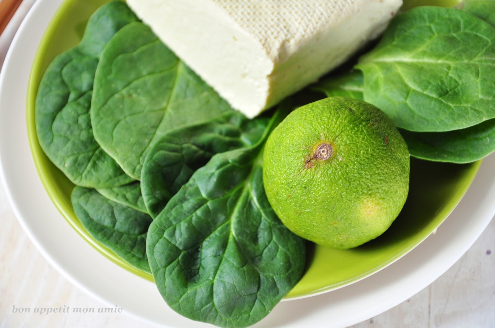 Bon appetit mon amie Makaron soba z tofu i szpinakiem