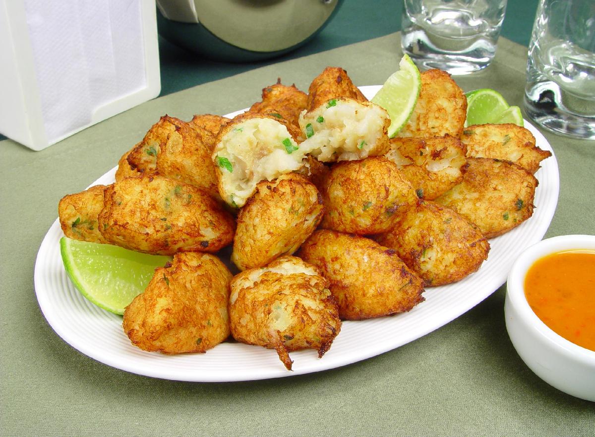 BOLINHO DE BACALHAU TRADICIONAL