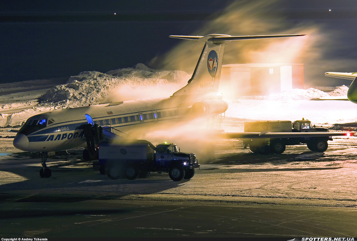 TU-134B-3+RA-65693+ALROSA+TOLMACHEVO+29-01-2013+-29.jpg