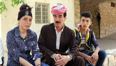 El líder de los yazidíes de Irak dice que 'donde hay mezquitas, hay problemas' Foto por Ferran Barber Luqman Suleiman, en el centro.