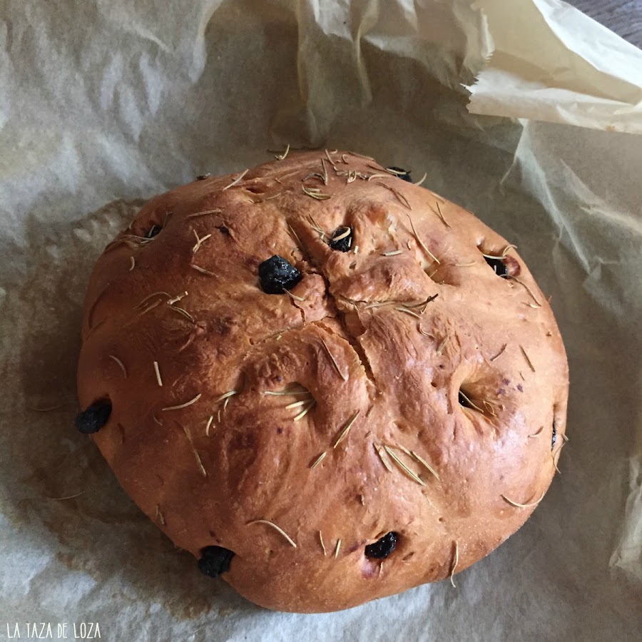 pan-toscano-de-romero-y-uvas