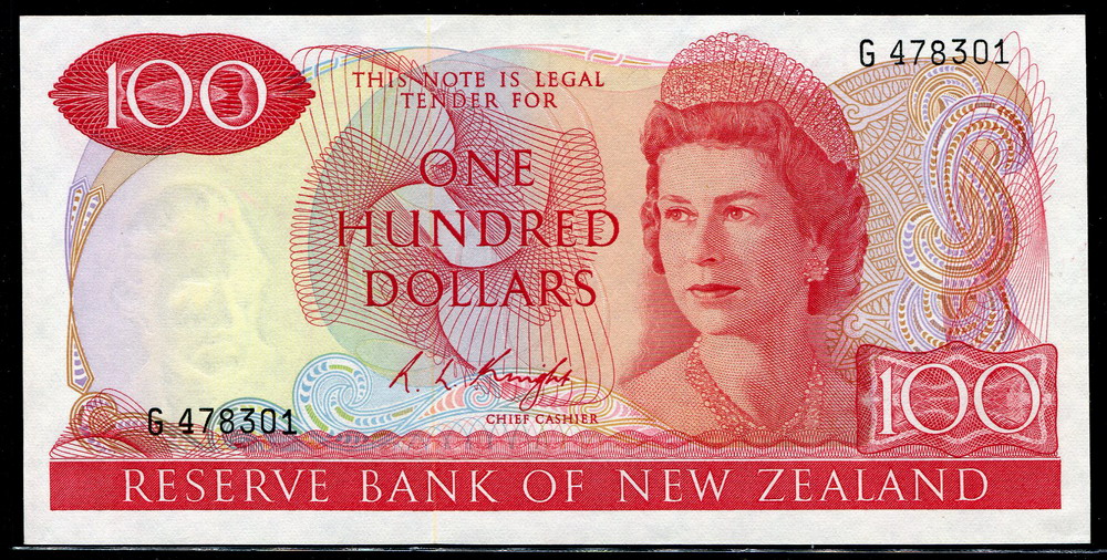 New Zealand Currency 100 Dollars Banknote Queen Elizabeth II World 