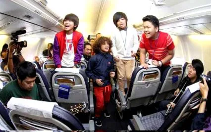 Coboy Junior Konser di Pesawat