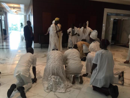 lol Photos: More Americans file out to see Oni of Ife and his entourage as they visit Maryland