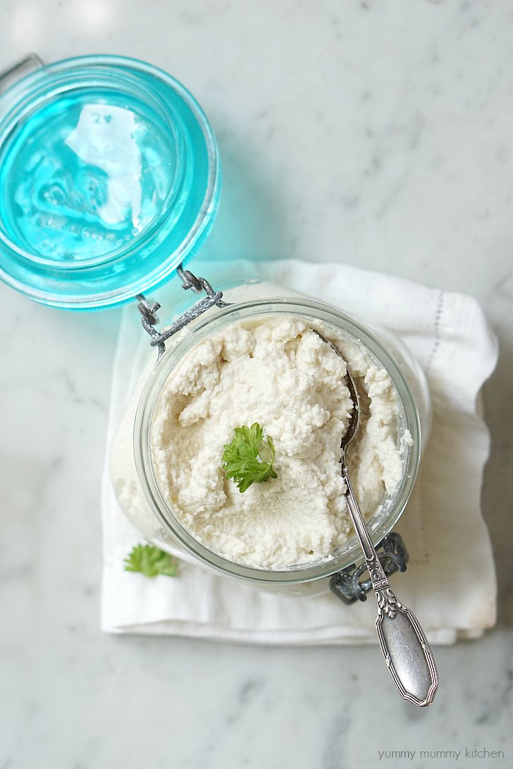 vegan ricotta cheese recipe This easy vegan ricotta recipe is so easy to make and so delicious! It's perfect in lasagna and other recipes.