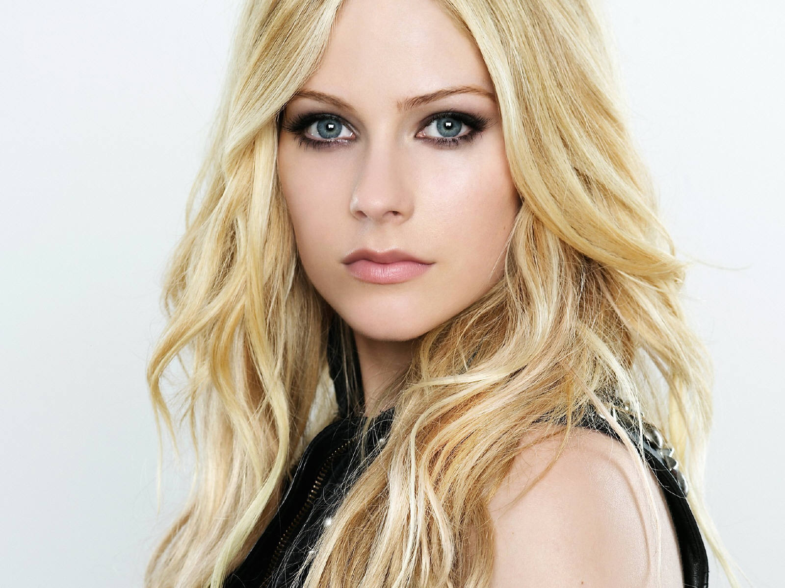 Avril Lavigne - wide 8