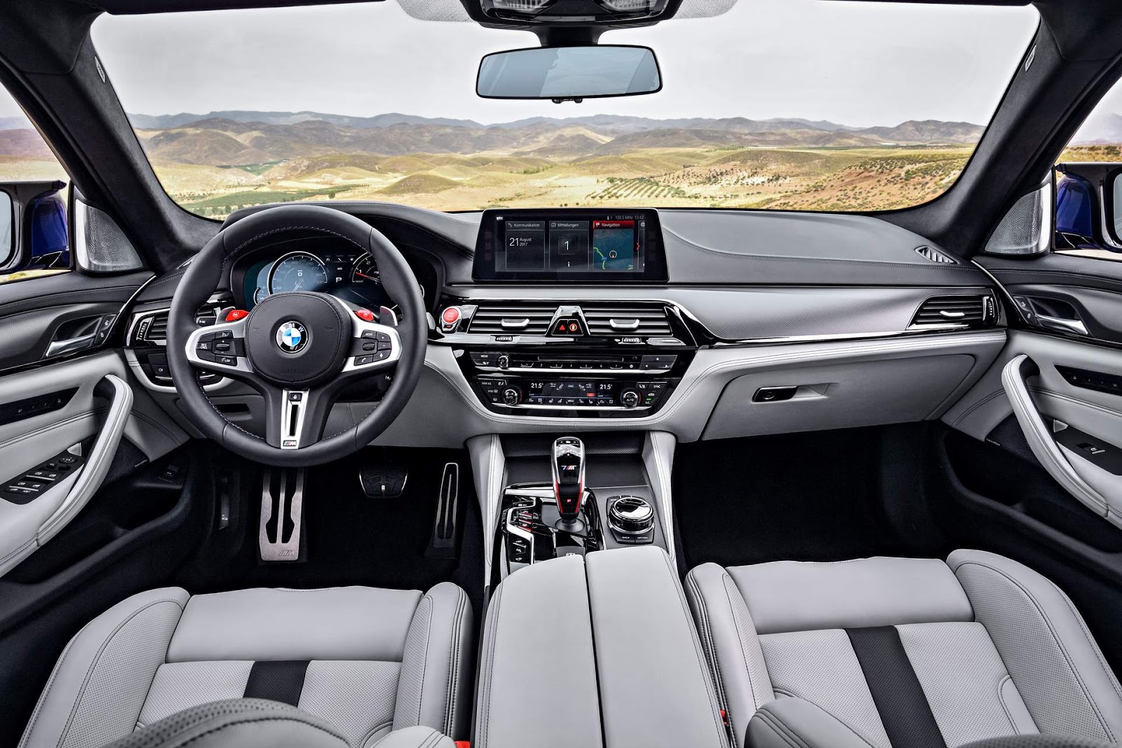 BMW M5 2018 xDrive: detalhes e especificações - vídeo