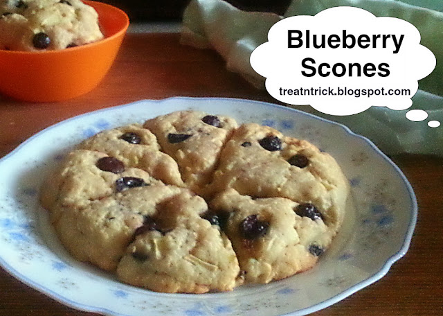 Blueberry Scones Recipe @ treatntrick.blogspot.com