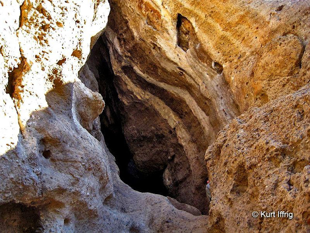 This is the mouth of the Cave of Munits. This immense hole is sometimes used by rockclimbers.