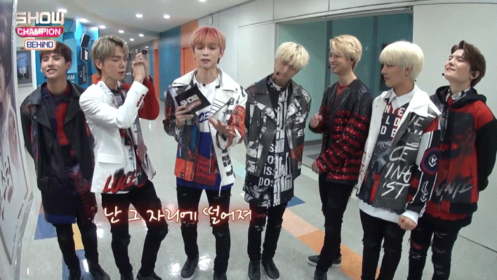 가사에 빙의 되지 않으면 나올 수 없는 남돌 리액션.gif | 인스티즈