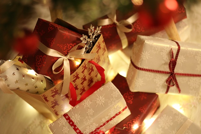 holiday-charitable-gift