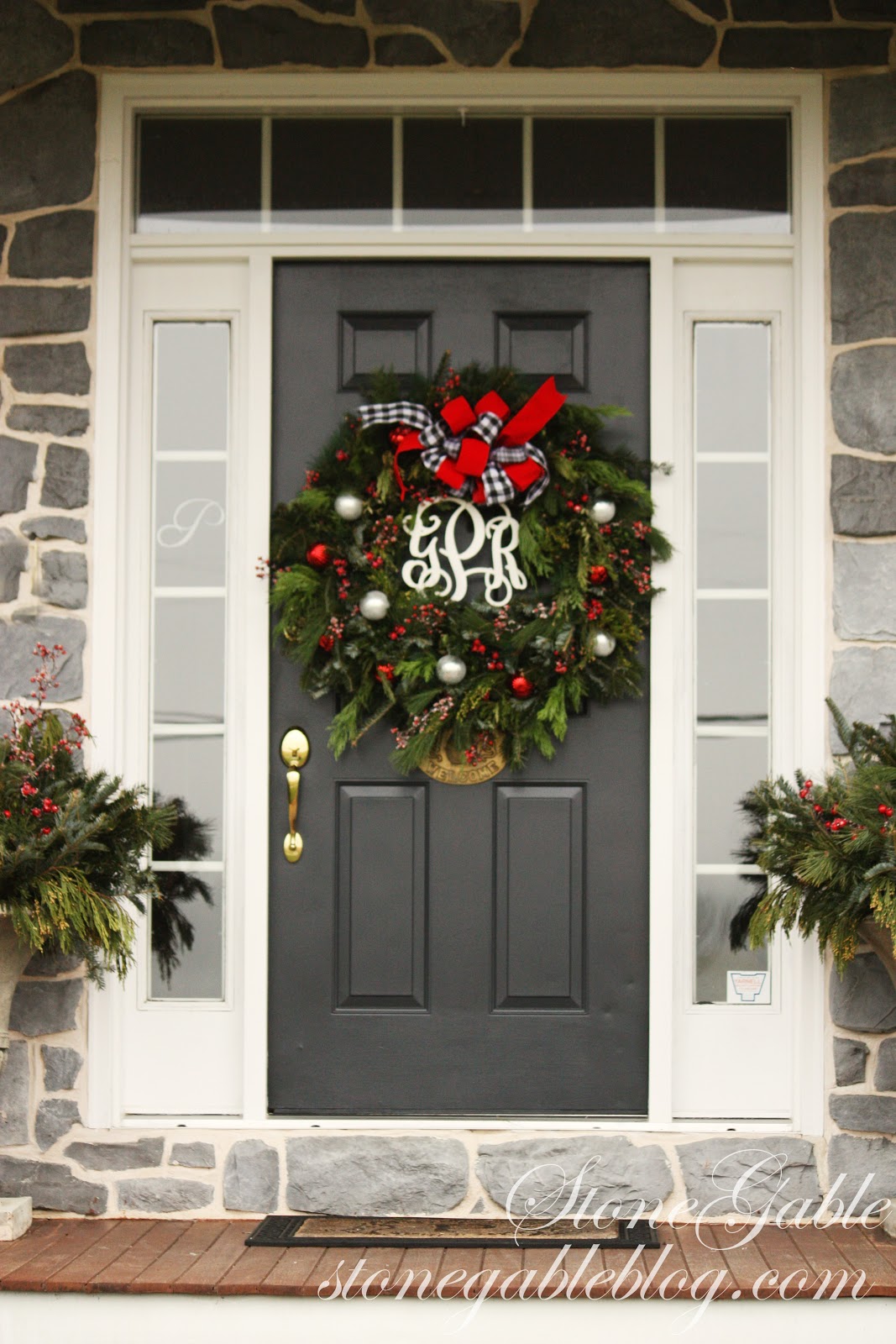 CHRISTMAS DOOR - StoneGable