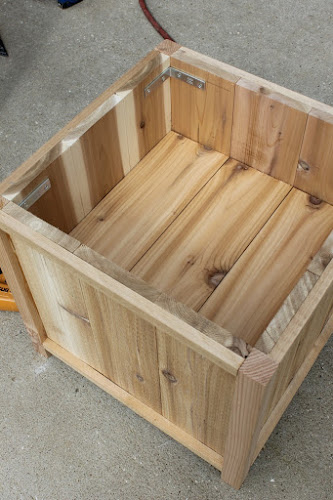Ginger Snap Crafts Diy Cedar Planter Box Tutorial
