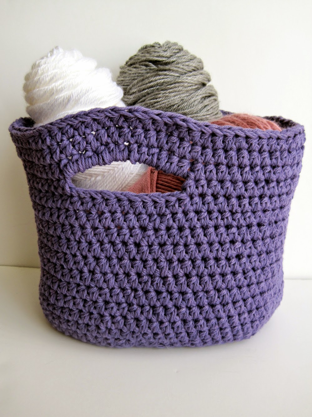 Crochet Stash Basket: free crochet pattern | She's Got the Notion