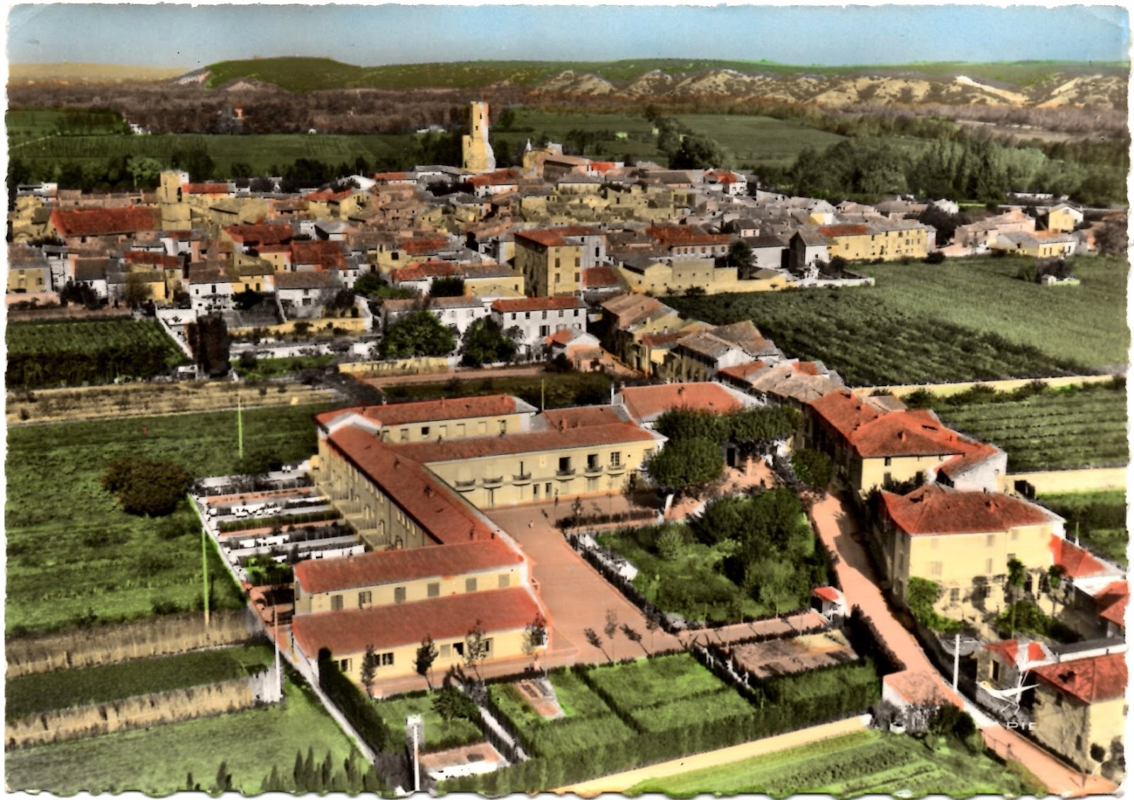 Roquemaure Cartes Postales Vue Aérienne Roquemaure ''La Cité Provençale''