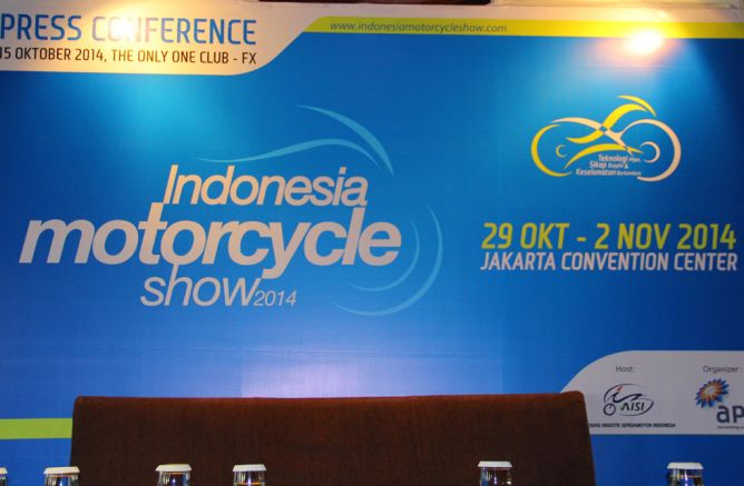 Hari ini Indonesia Motorcycle Show atau IMOS 2014 resmi di buka . . . 