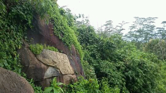 Mitos dan Fakta Batu Bilik di Gunung Angsana, Jasinga ...