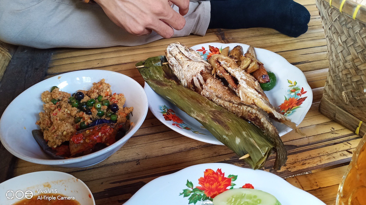 Rm Ikan Cere Ibu Tini Cisauk Perpaduan Sempurna Gurih Renyahnya Ikan Dan Sambel Dadak