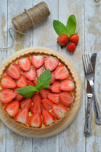 Tarta de crema y fresas