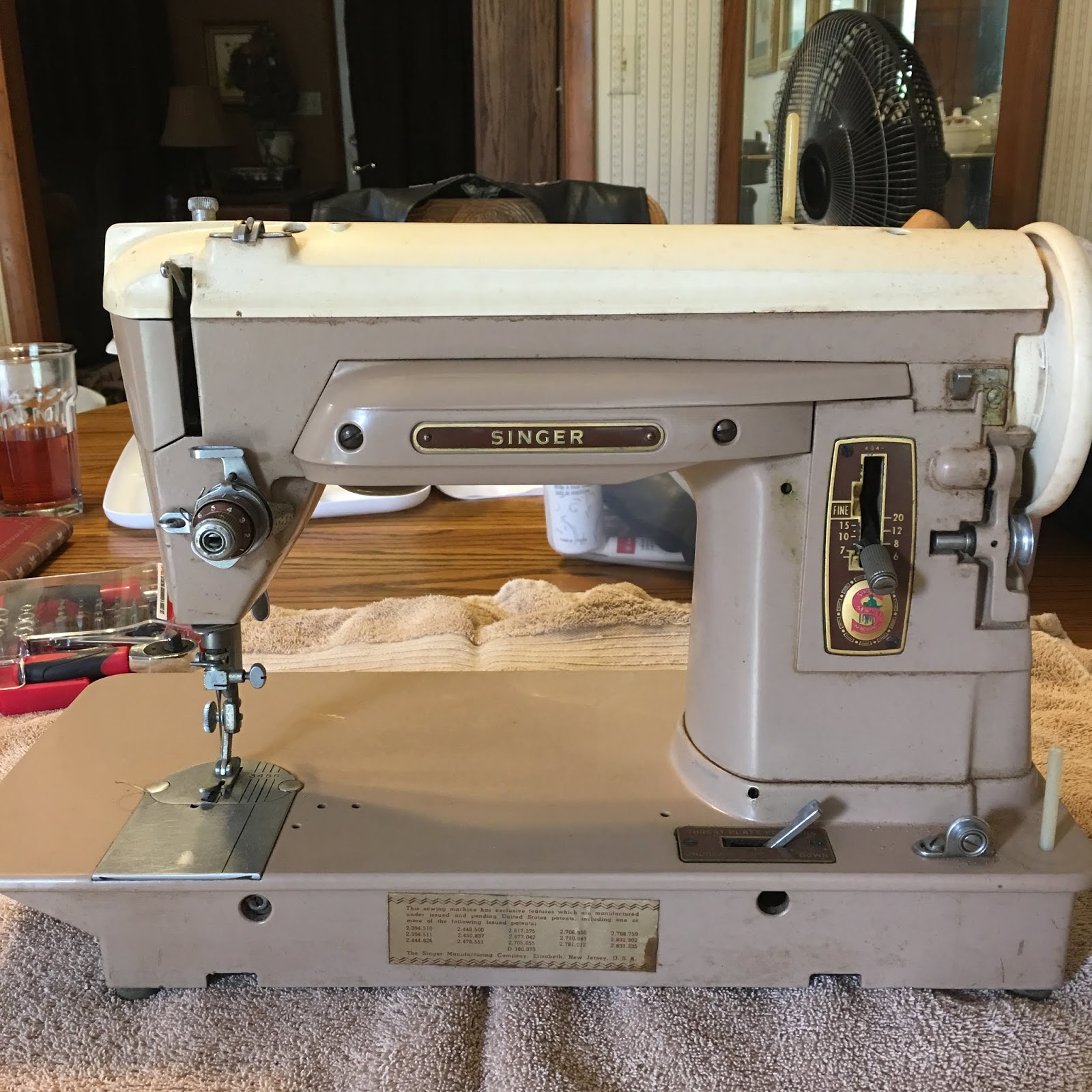 It's Daffycat: A Singer Model 404 Sewing Machine