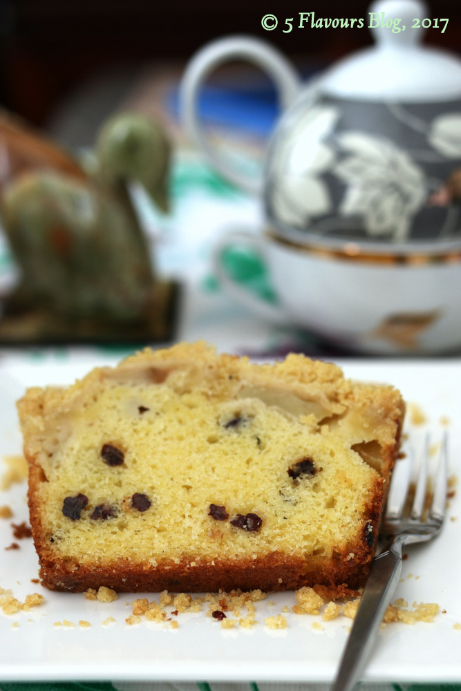 Dorset Apple Cake With Streusel Topping
