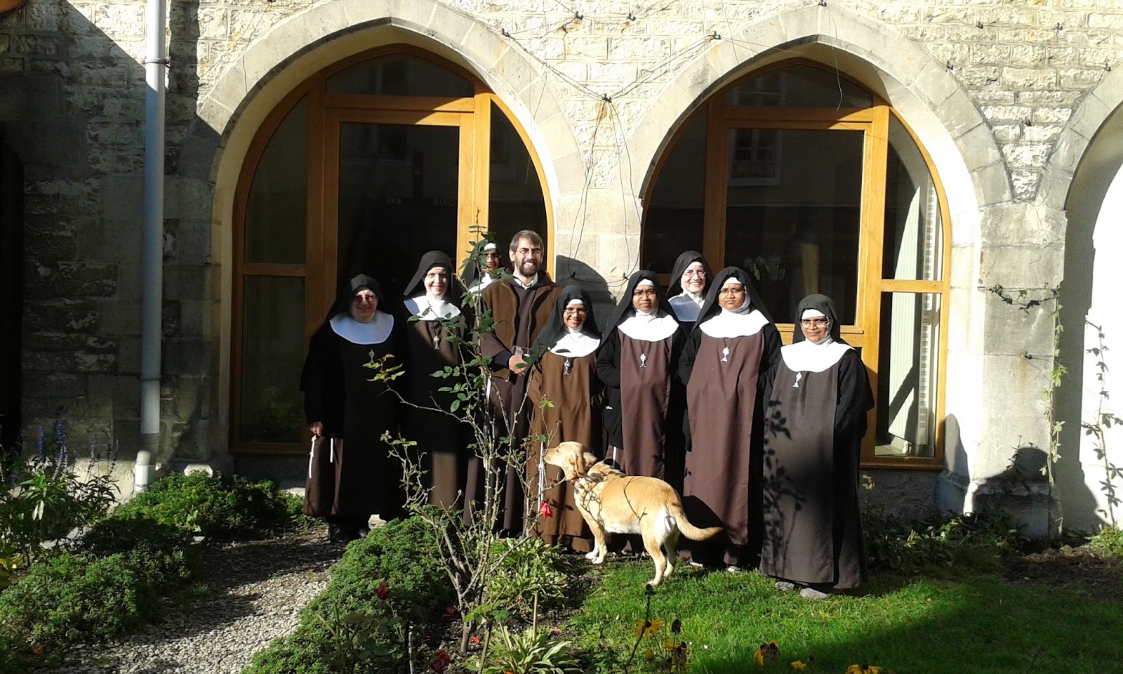 Pax et Bonum Clarisas de la Adoración perpetua en Francia