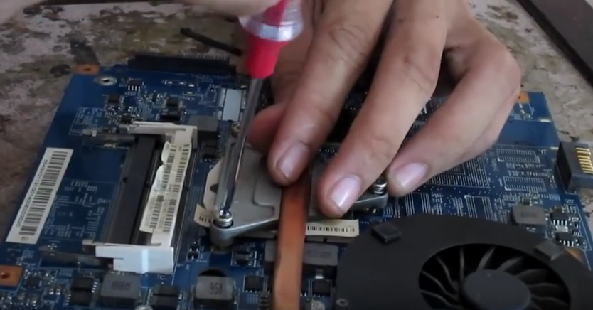 WEBKUCOM cara mengatasi laptop yang overheat ternyata mudah