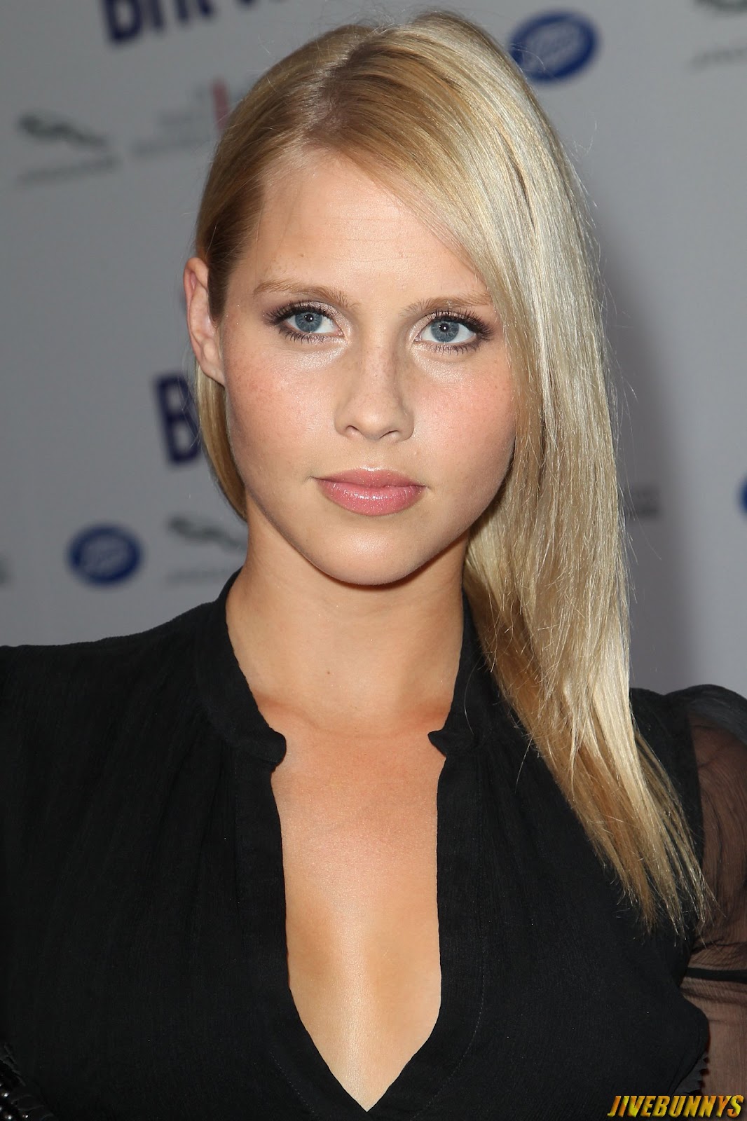 claire_holt_520001.jpg