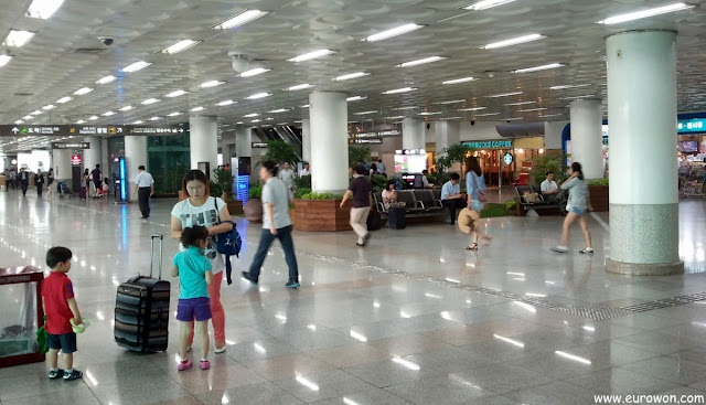 Terminal de pasajeros en el aeropuerto de Gimpo
