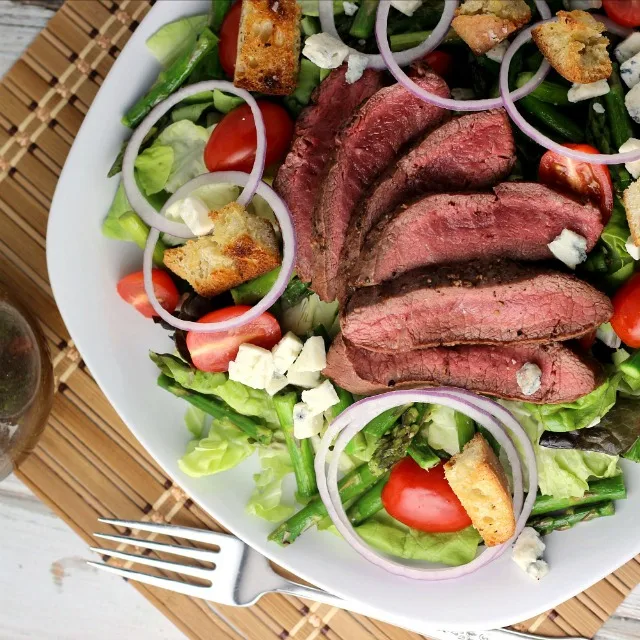 Steak, Asparagus, and Blue Cheese Salad