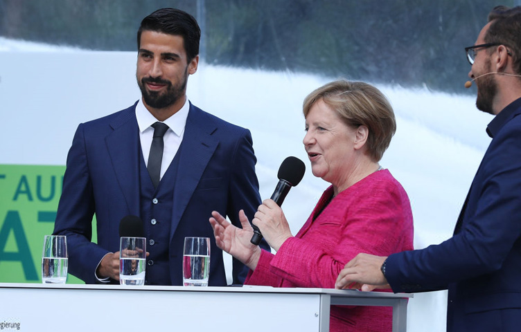Khedira: "Höwedes bi mogao postati važan član naše grupe" Khedira: "Höwedes bi mogao postati važan član naše grupe"