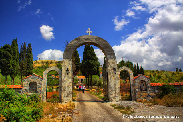 Монастырь Дайбабе.Черногория. Главные ворота
