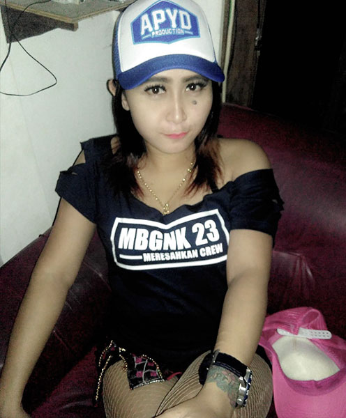 Della Santika Della Santika